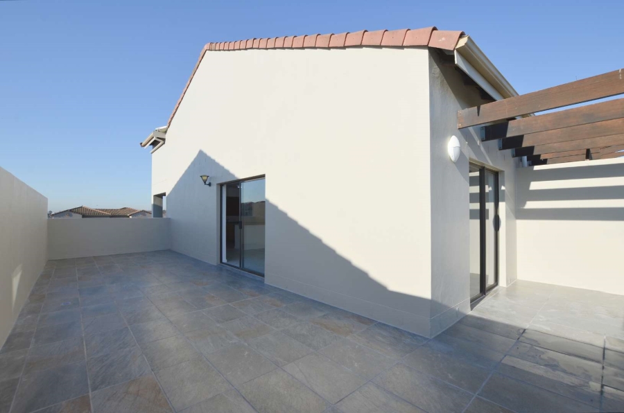 1 Bedroom Property for Sale in Royal Ascot Western Cape